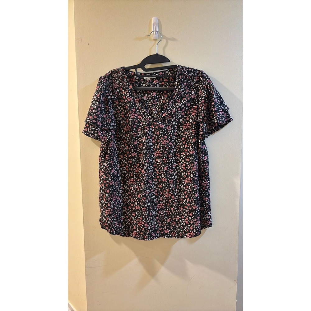 17 Pleonie size M Women's Floral Blouse